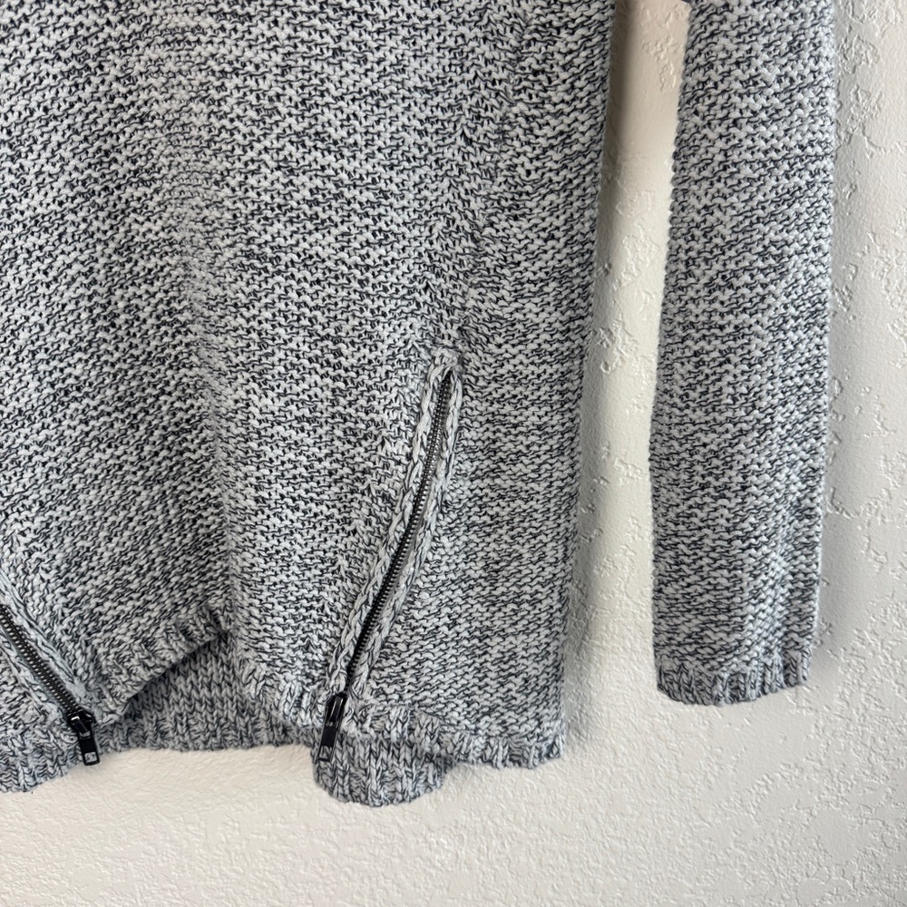 Design Lab Lord & Taylor Gray Knit Sweater - Picture 4 of 7